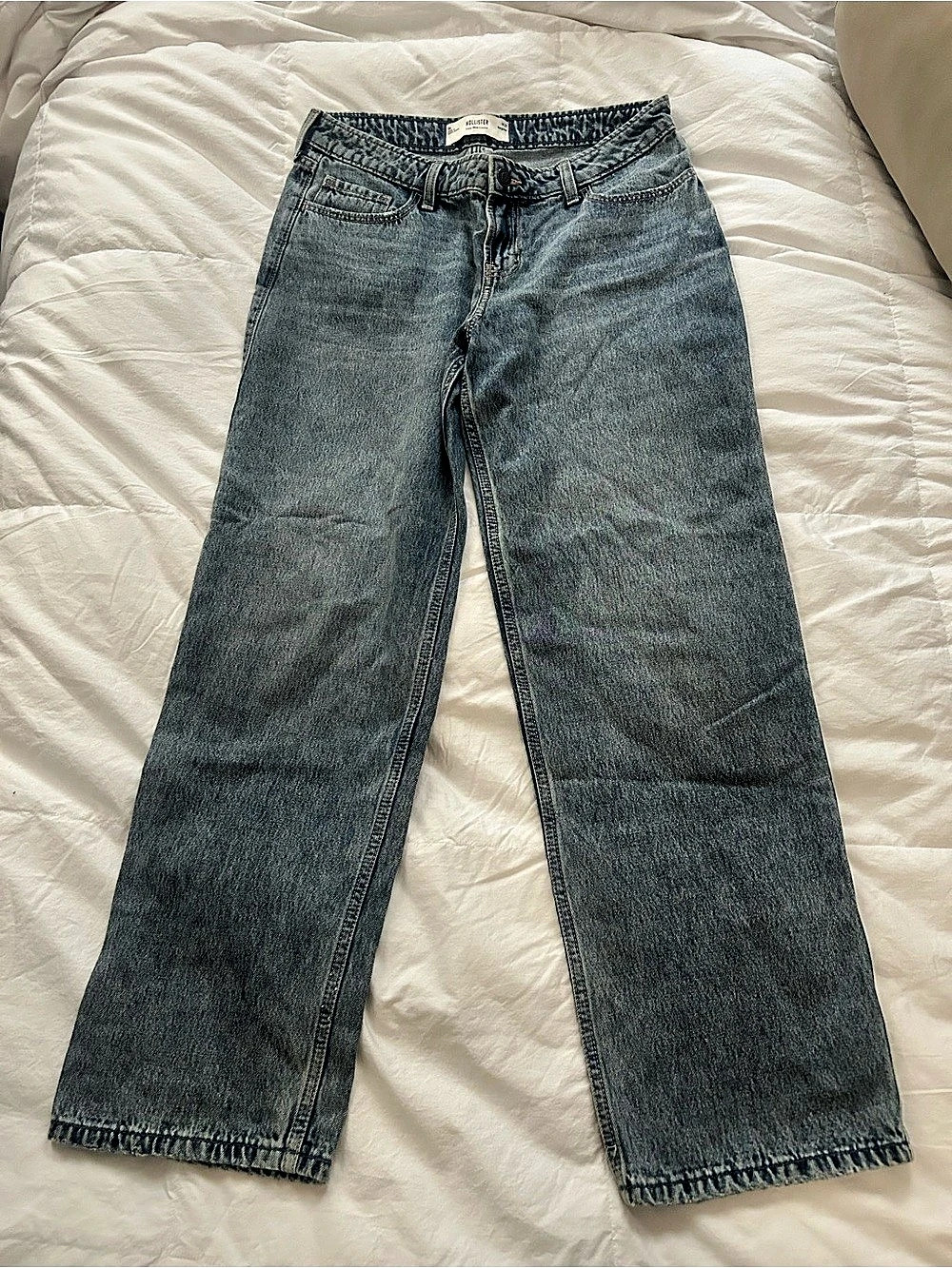 Hollister Low-Rise Loose Jeans Straight Leg Size 29 Regular - 100% cotton